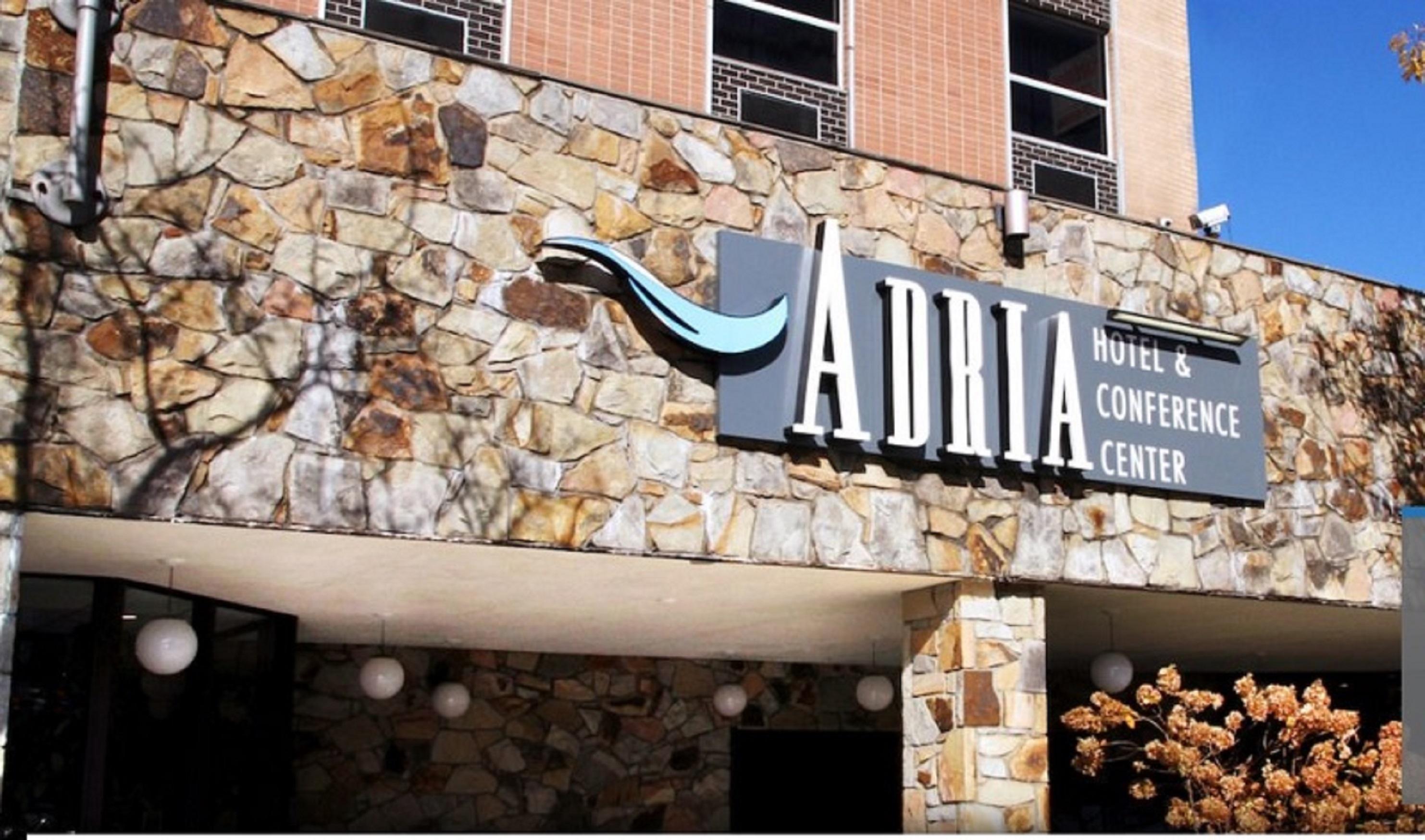Adria Hotel And Conference Center New York Bagian luar foto