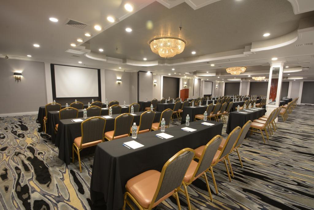 Adria Hotel And Conference Center New York Bagian luar foto