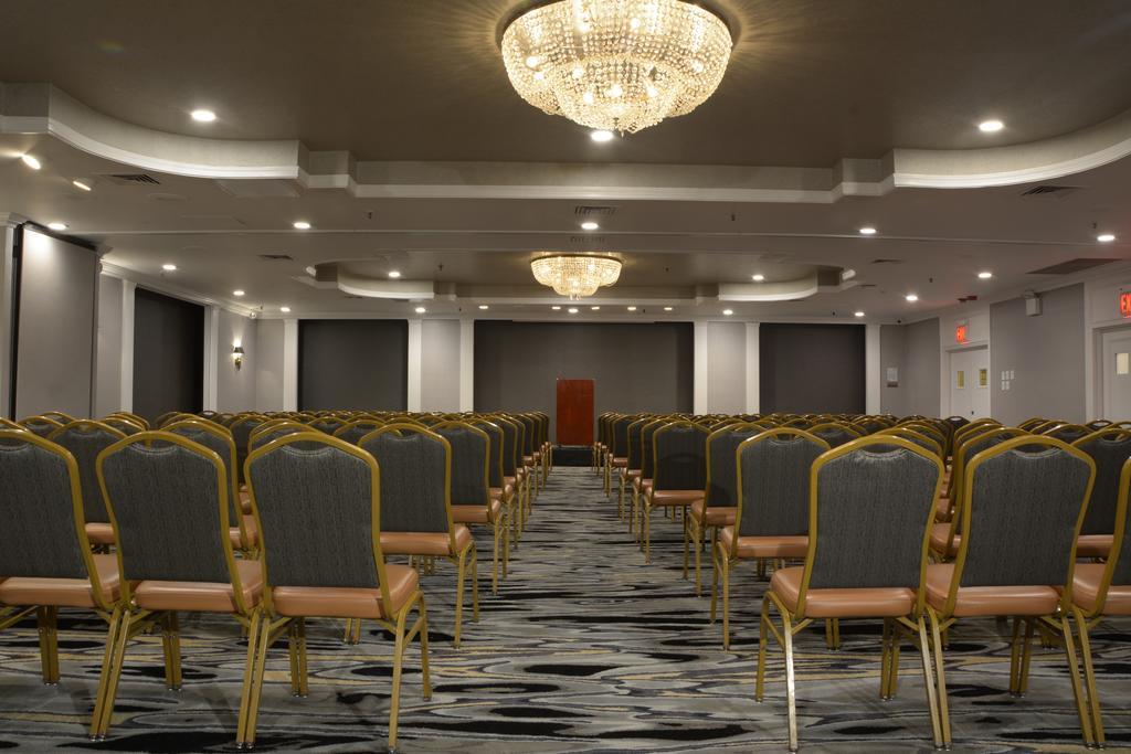 Adria Hotel And Conference Center New York Bagian luar foto